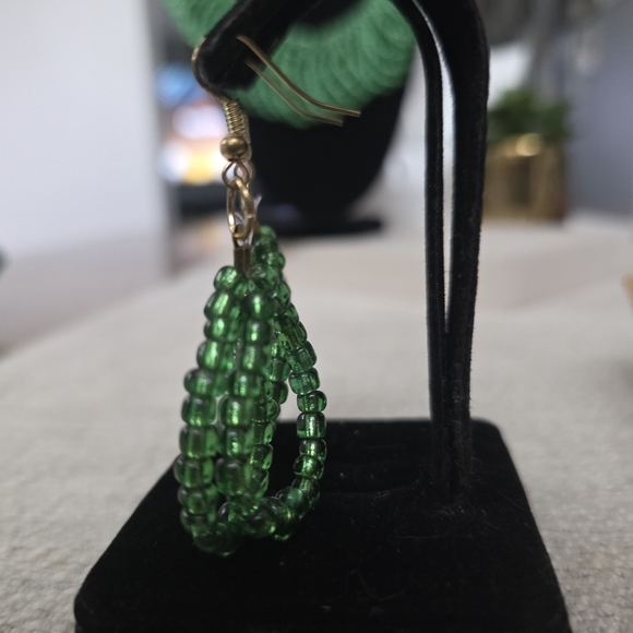 Green Glass Seed Bead Collar Necklace and Earrings Set - Picture 9 of 12